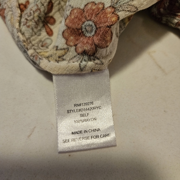 Cute long sleeve top, multi color size xs, I think would work for a small too - Picture 2 of 7